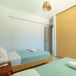 Geo Panoramic Konnos - Pool, Game Room, Gym