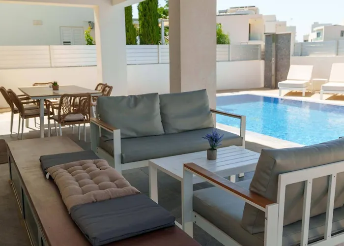 Geo Panoramic Konnos - Pool, Game Room, Gym *