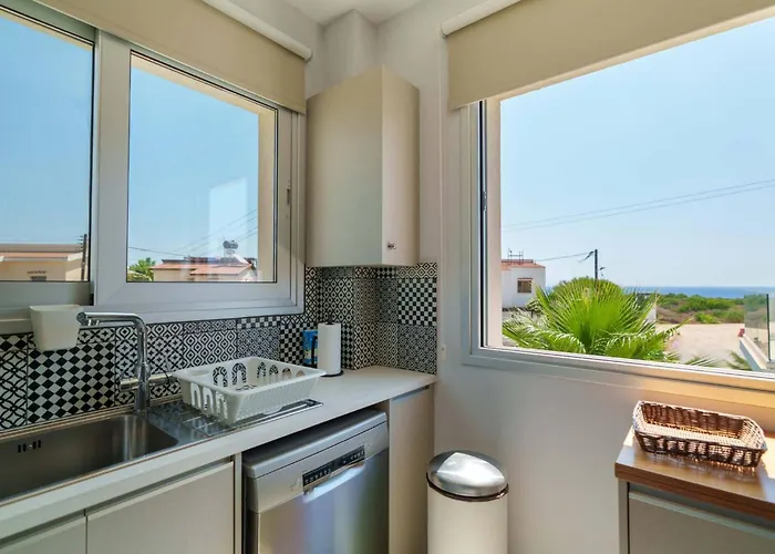 Geo Panoramic Konnos - Pool, Game Room, Gym 프로타라스