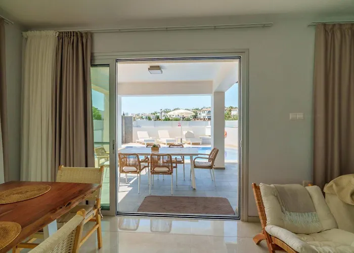 빌라 Geo Panoramic Konnos - Pool, Game Room, Gym