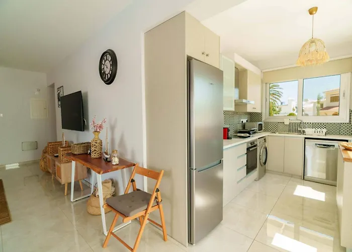 빌라 Geo Panoramic Konnos - Pool, Game Room, Gym 프로타라스