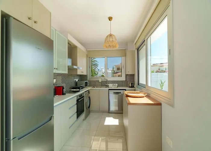 Geo Panoramic Konnos - Pool, Game Room, Gym *