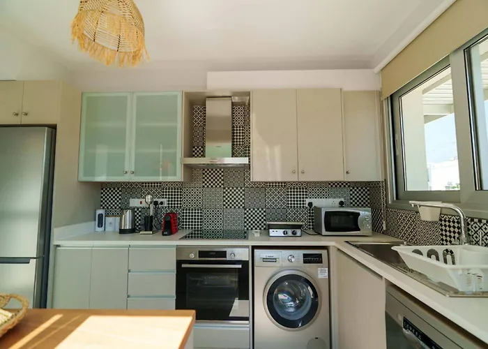 빌라 Geo Panoramic Konnos - Pool, Game Room, Gym 프로타라스