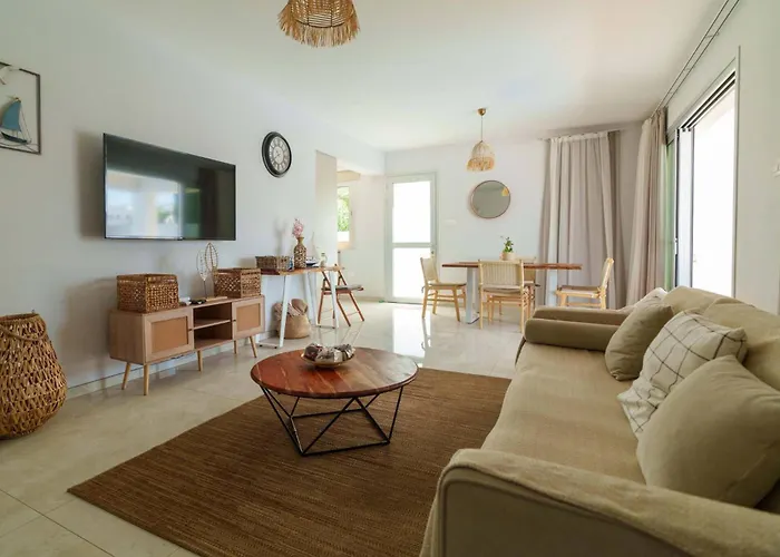 Geo Panoramic Konnos - Pool, Game Room, Gym 프로타라스