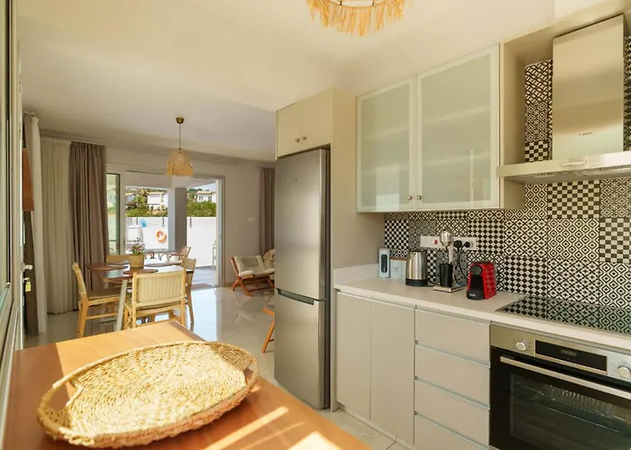 Geo Panoramic Konnos - Pool, Game Room, Gym * 프로타라스