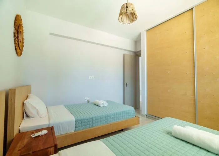 Geo Panoramic Konnos - Pool, Game Room, Gym