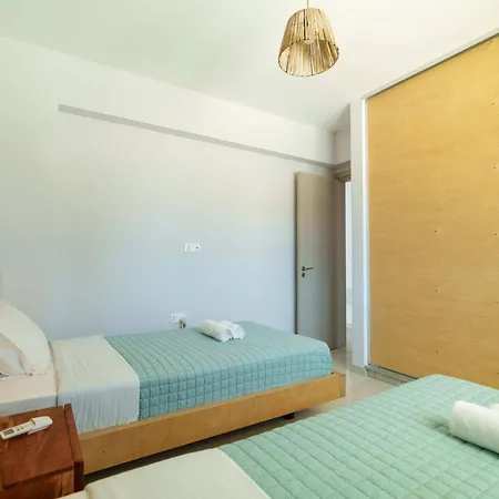 Geo Panoramic Konnos - Pool, Game Room, Gym