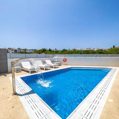 Geo Panoramic Konnos - Pool, Game Room, Gym فيلة بروتاراس