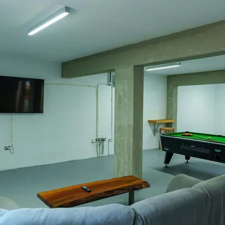 فيلة Geo Panoramic Konnos - Pool, Game Room, Gym بروتاراس