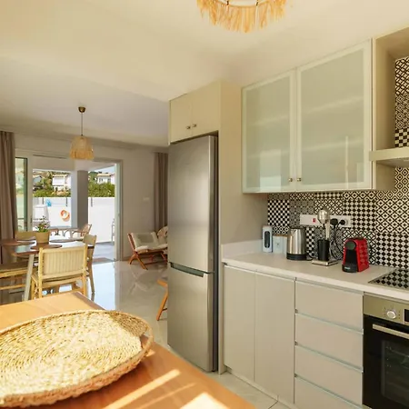 Geo Panoramic Konnos - Pool, Game Room, Gym * بروتاراس