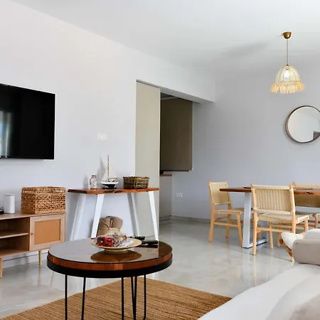 Geo Panoramic Konnos - Pool, Game Room, Gym