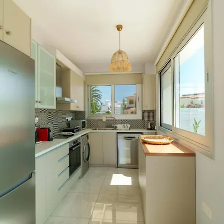 Geo Panoramic Konnos - Pool, Game Room, Gym *